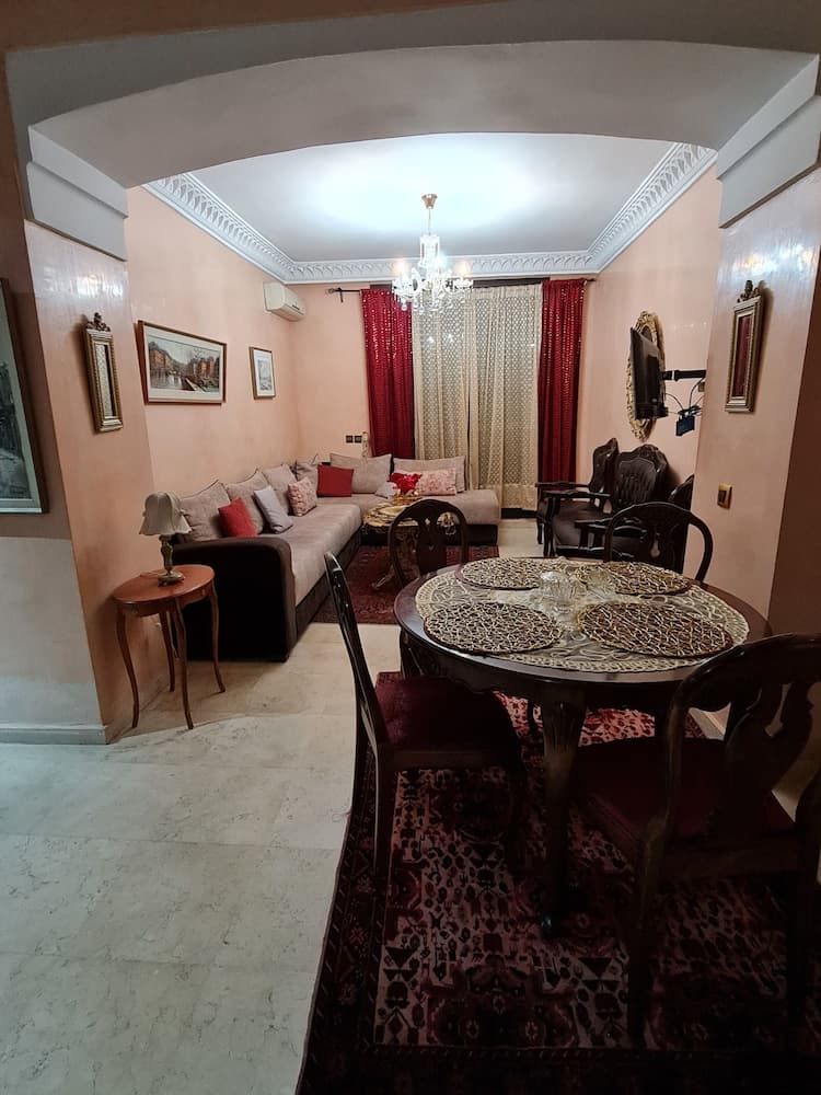 1 Bed Flat - Sleeps 2 - Parking - Wifi