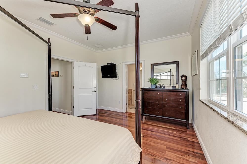 Beautiful Northshore Beauty- 5 Bed-4ba Private Pool Great Location