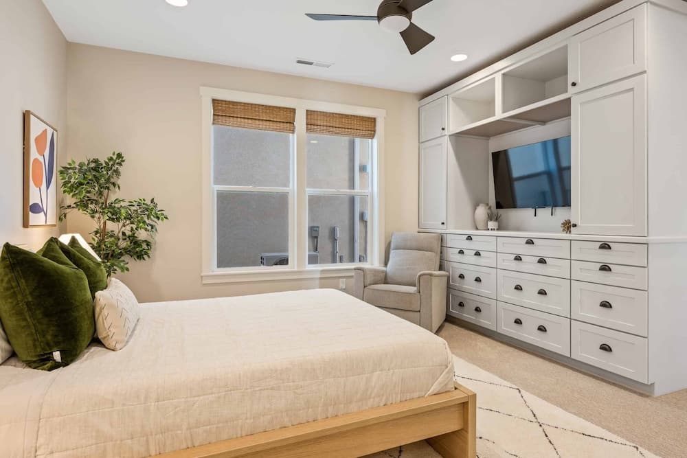 Forever No Bad Days 6 Bedroom Townhouse