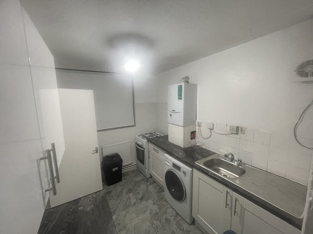 New! Xtra Large 4 Bedroom Up to 14 Guests