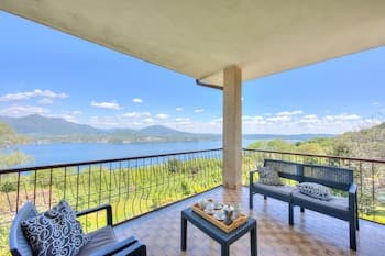 Easy Panorama Apartment Stresa Hill