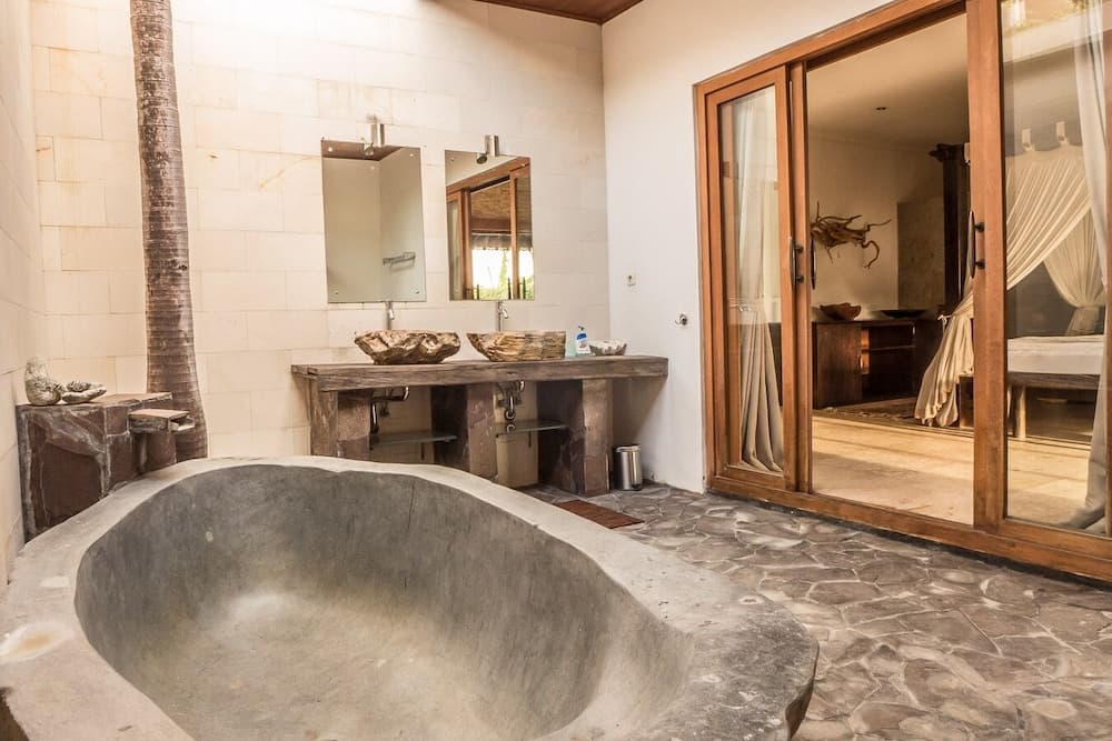 5 Bedroom Warm Intimate Family Villa