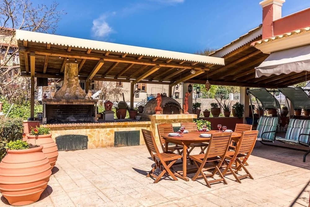 Antonela Sunshine Apartment by CorfuEscapes