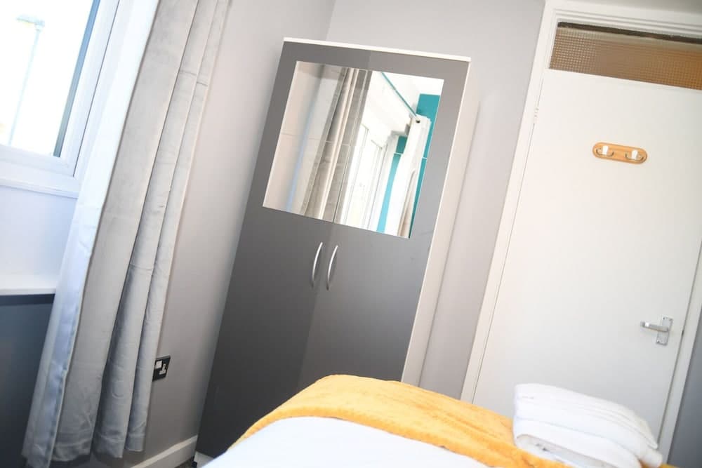 Willenhall Oasis Retreat - Serene House Rental