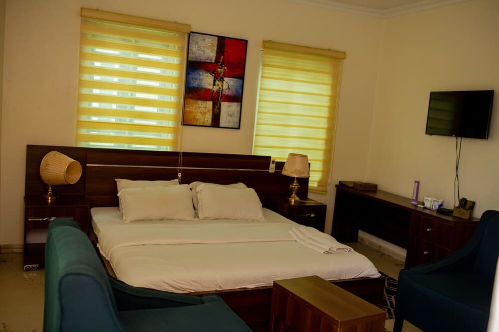 Peace De Luxe Limited