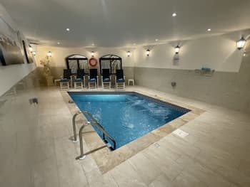 Alina Boutique Living