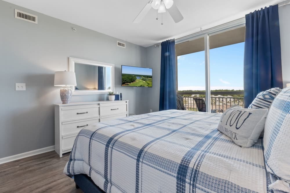 North Tower #801 4 Bedroom Condo by RedAwning