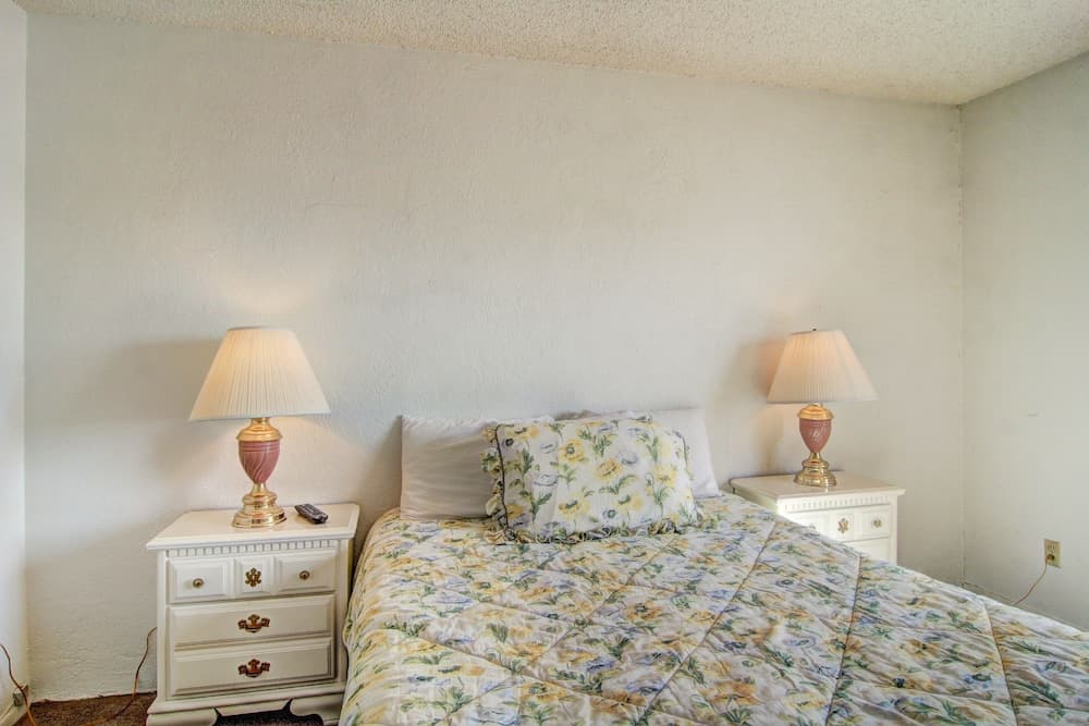 Bay Tree D11/12 2 Bedroom Condo by Redawning