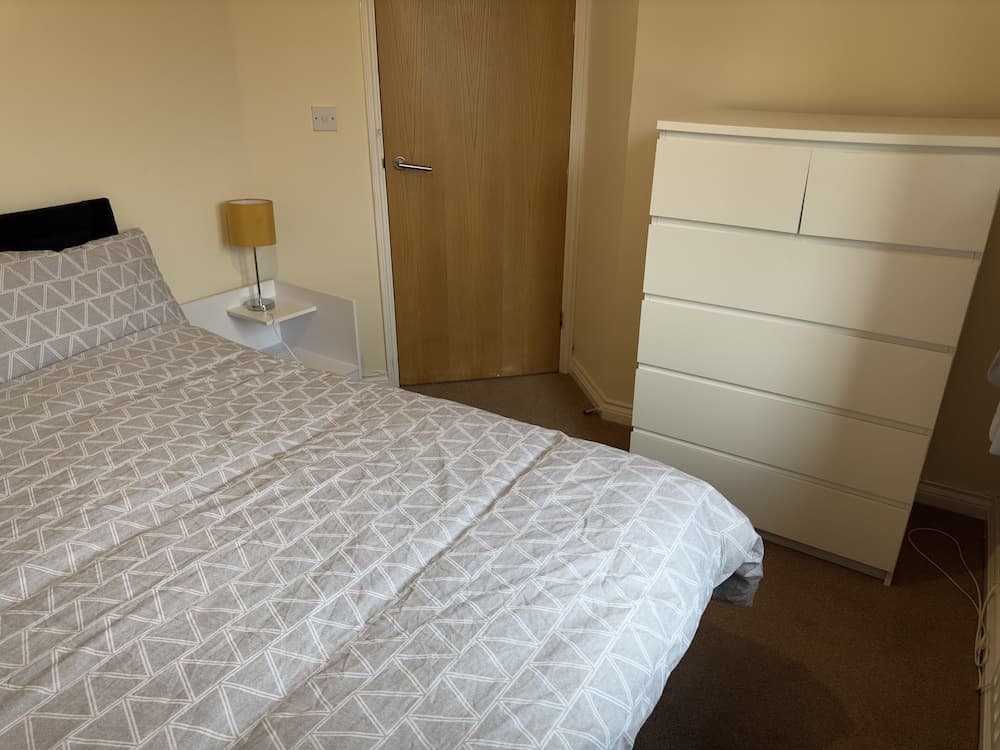 Lovely 2 Bedroom Family Holiday Home in London