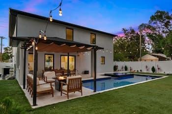 Luxury Tampa Home w/ Pool, Jacuzzi & Amenities