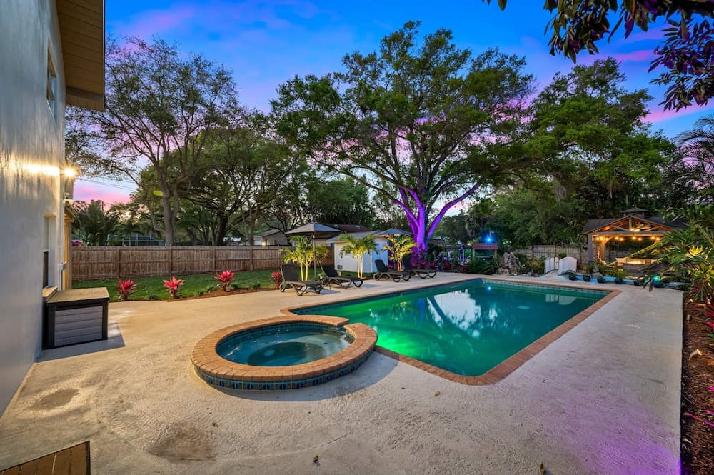 Luxe Largo Retreat: Pool, Games, Basketball & More