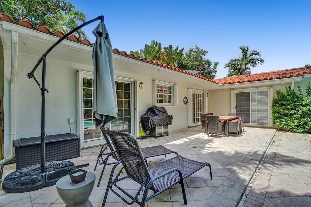 Hidden Miami Gem w/ Pool, BBQ & Minutes to Beach!