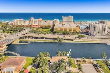 Stylish 5BR Waterfront w/ Pool + Near the Beach!