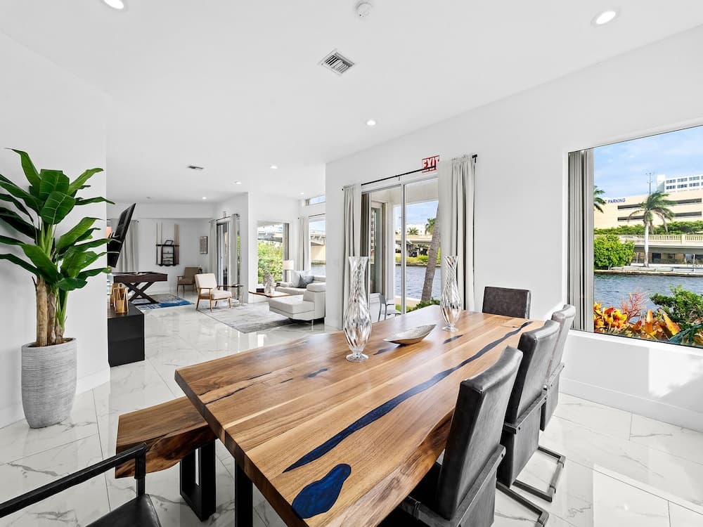 Intercostal beauty with heated pool + Spa!