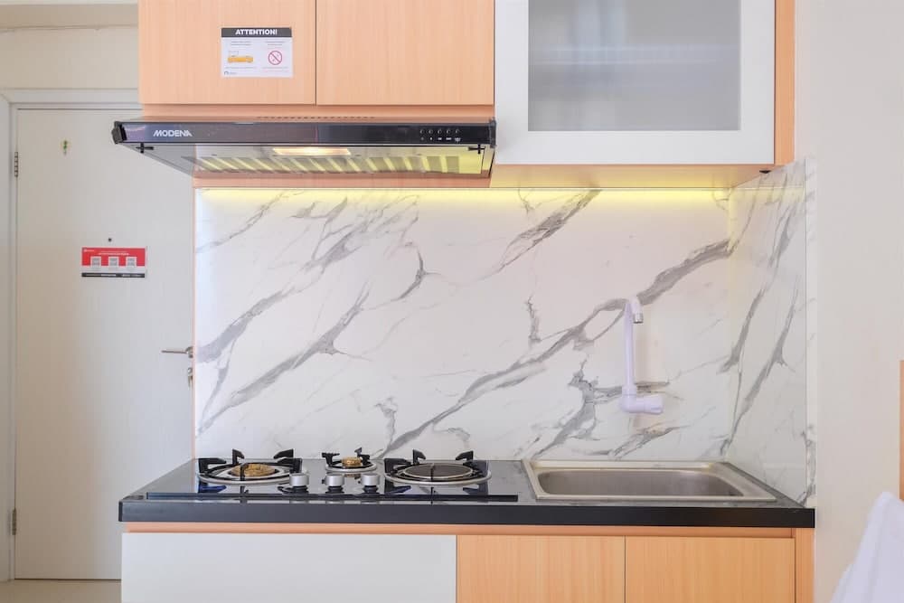 Nice And Comfy Studio At Green Pramuka City Apartment