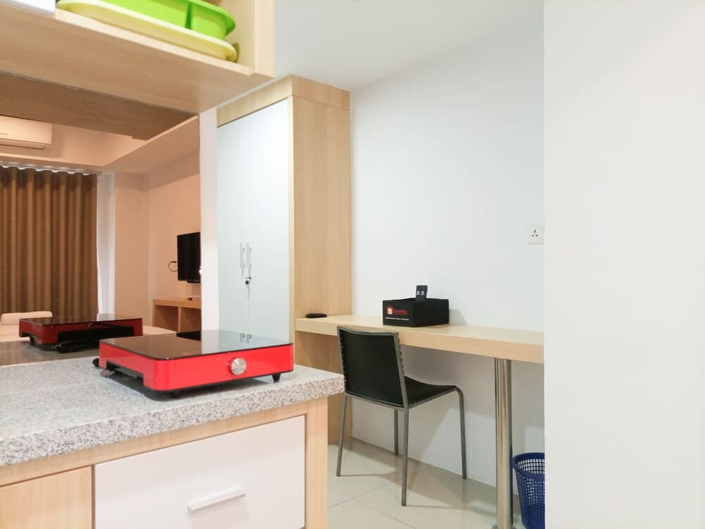 Modern Studio At De Prima Apartment