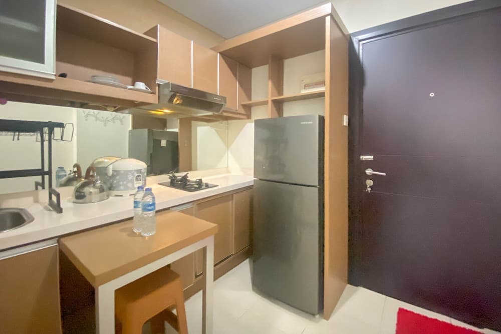 Simply Look And Comfy Studio Nifarro Park Apartment