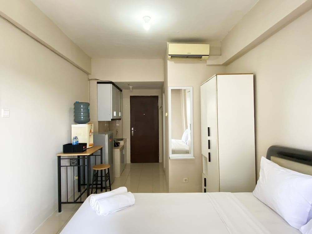 Warm And Restful Studio Room Sunter Park View Apartment