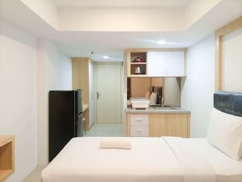 Minimalist Studio At De Prima Apartment