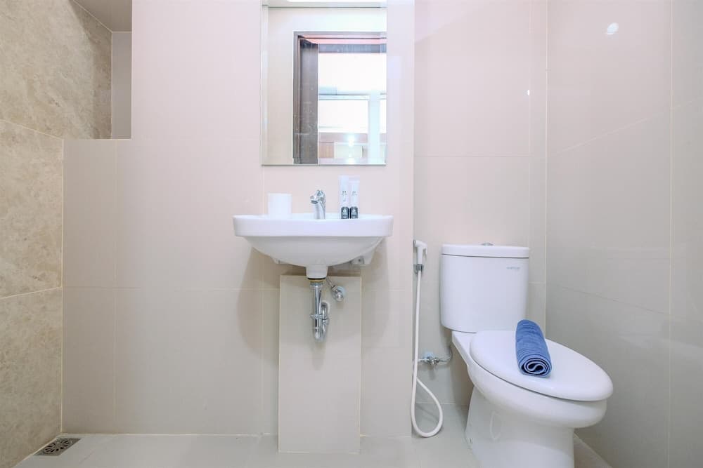 Best Cozy And Nice Studio At 1St Floor Transpark Cibubur Apartment