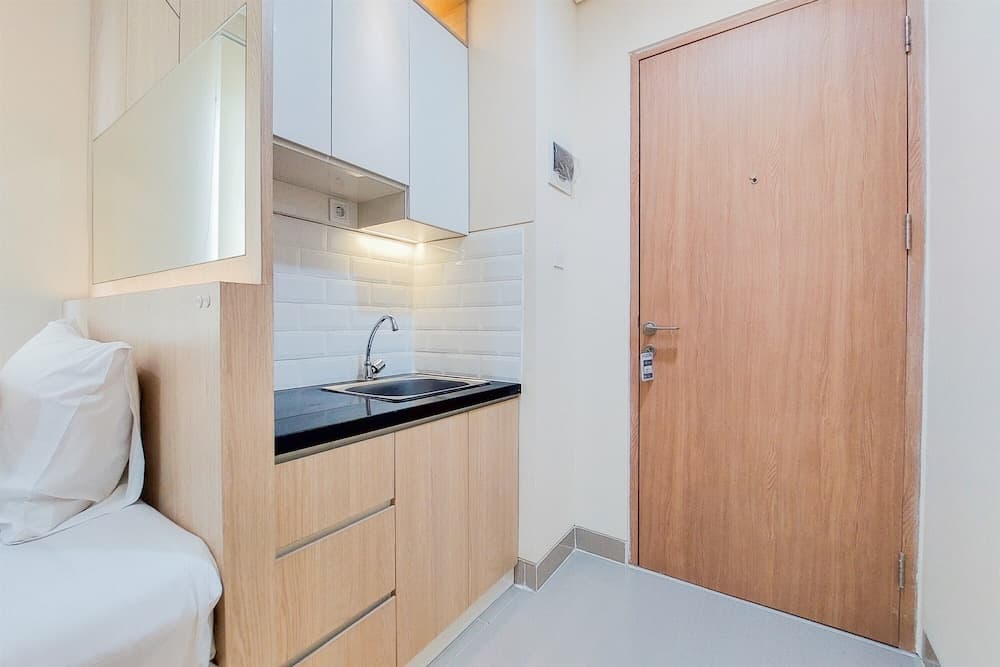 Cozy Stay Studio Apartment At B Residence