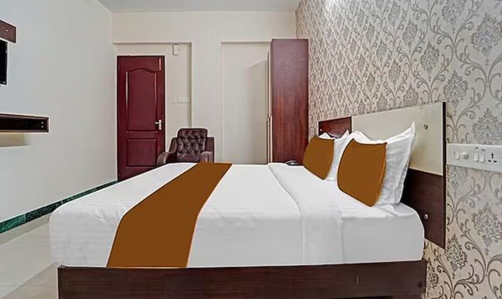 Fabhotel Grand Castle