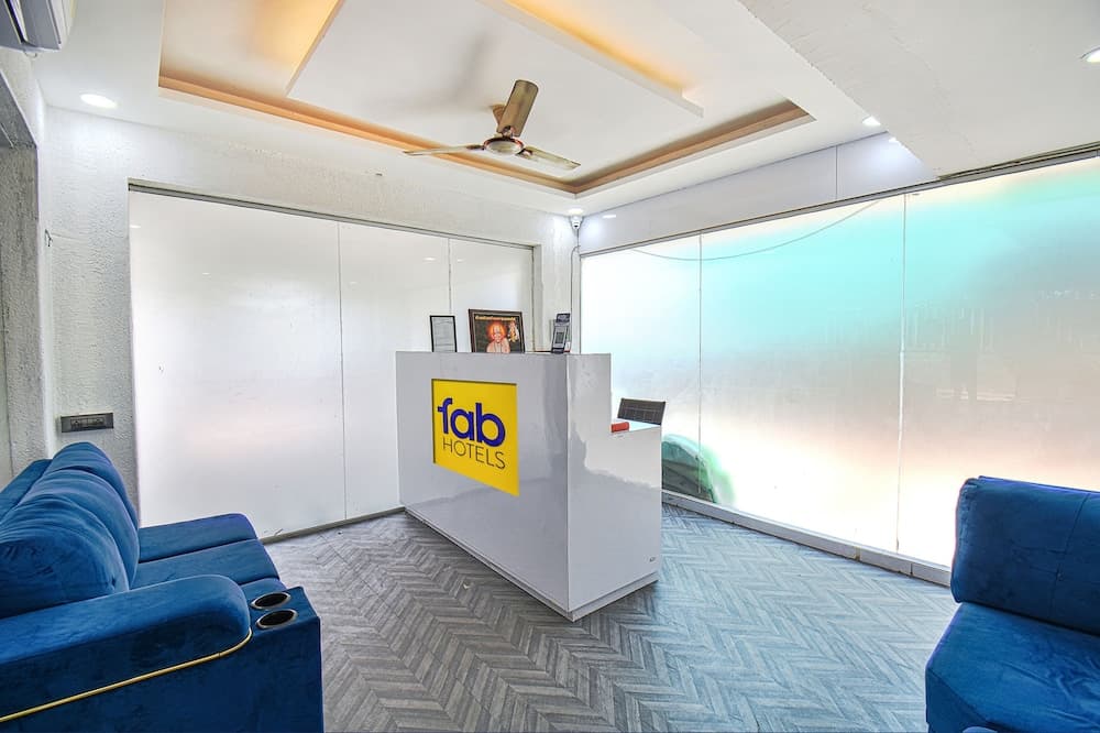 Fabhotel Red Velvet Inn & Suites