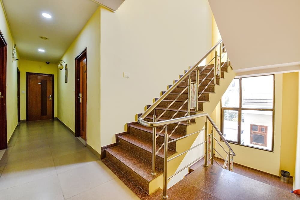 Fabhotel Royal Residency