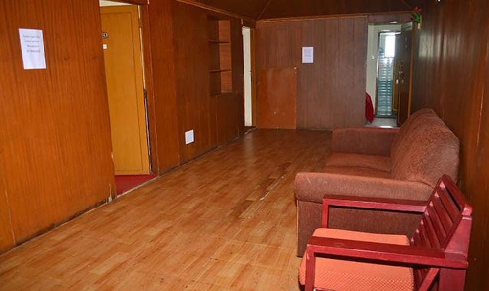 Fabhotel Feel Like International