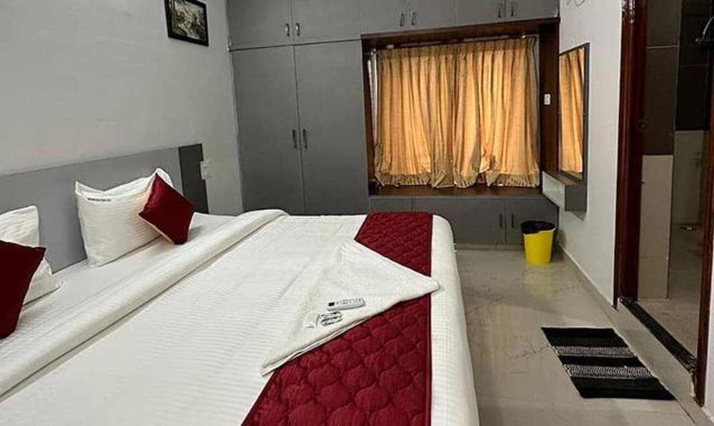 Fabexpress Sreenivasa Home Stay I