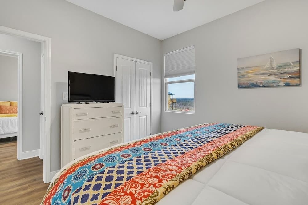 Born To Beach 4 Bedroom Home by RedAwning