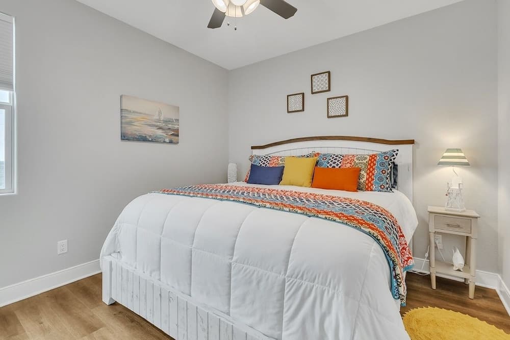 Born To Beach 4 Bedroom Home by RedAwning