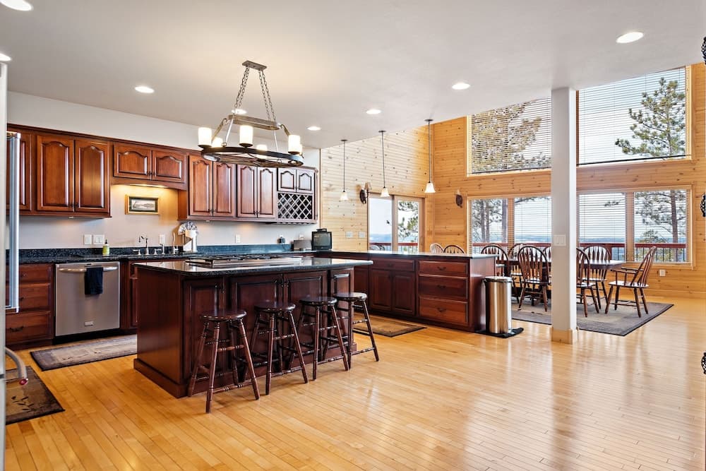 Vista Lodge 7 Bedroom Villa with Jacuzzi