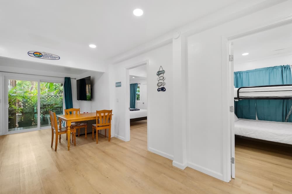 Large 2 BR with Front and Back Deck BBQ