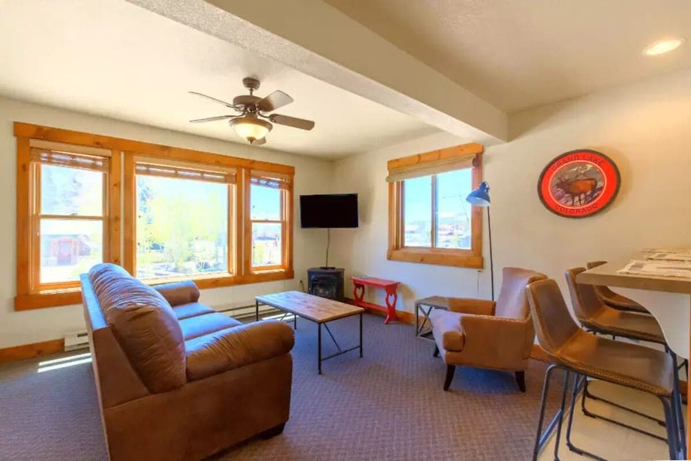 Mountain View Grand Lake Cabin Escape