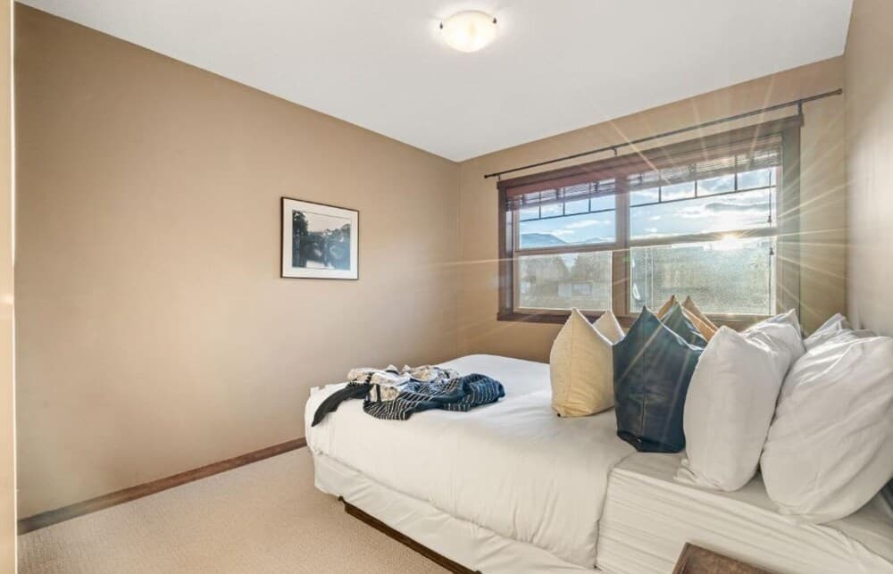 The Cedar I No Service Fees I Mountain Views