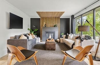 The Elm No Service Fees Lake View Hot Tub