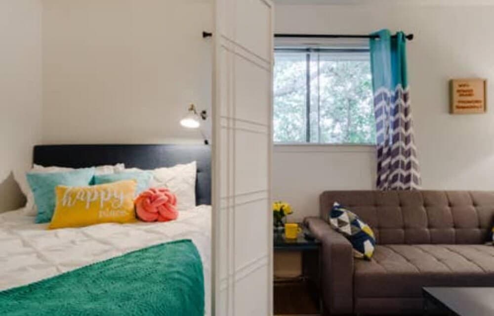 Nomad Studio l No Servie Fees 5-min to Domain