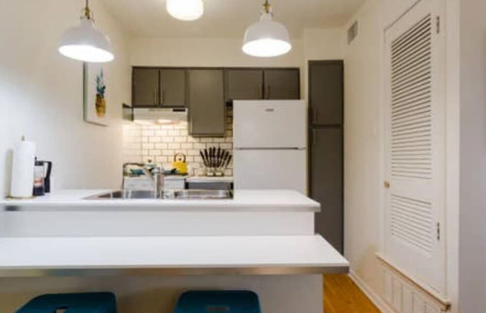 Nomad Studio l No Servie Fees 5-min to Domain