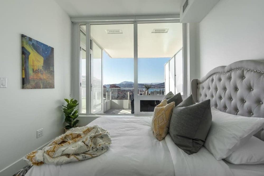 The Luna No Service Fees Pool Hottub