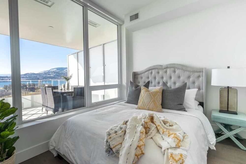 The Luna No Service Fees Pool Hottub