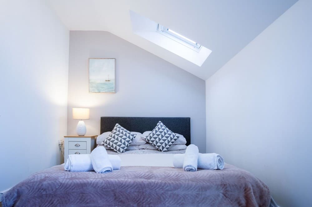 Sunflower Apartment - 2 Bed Apartment - Redberth