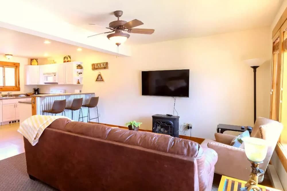 Cozy Grand Lake Mountain View Cabin