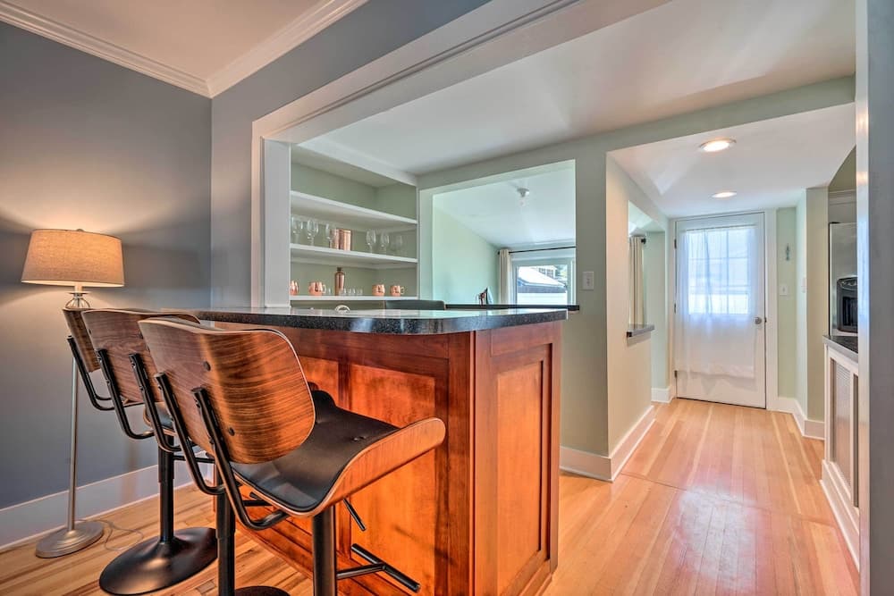 Downtown Retreat w/ Grill, Fire Pit & Wet Bar