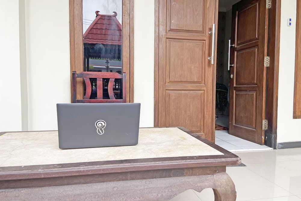 SPOT ON 92037 Jokotole 2 Homestay