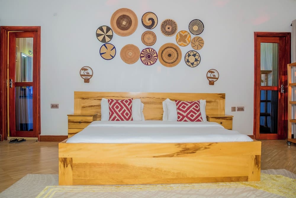 Shose Farmhouse Chalets & Campsite