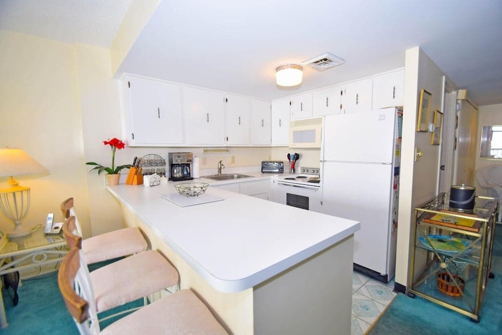 Irene 703 2 Bedroom Condo by Redawning