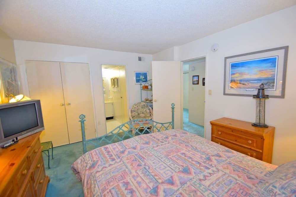 Irene 703 2 Bedroom Condo by Redawning