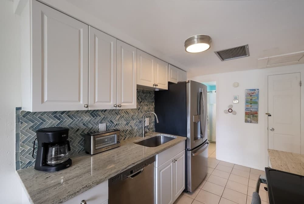 Pink Peacock 2 Bedroom Bungalow by Redawning