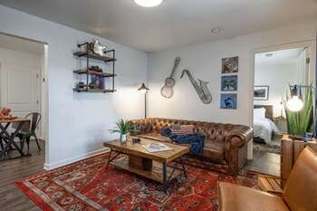 Close To Music Row Touchless 4bd Apartment